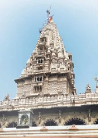 தூங்குவதற்குத் தாமதமான இரவு - உண்ணிகிருஷ்ணன் புதூர் தமிழில் : சுரா