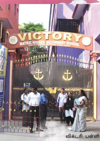 விஷ வாயு? மயங்கிவிழும் மாணவர்கள்!