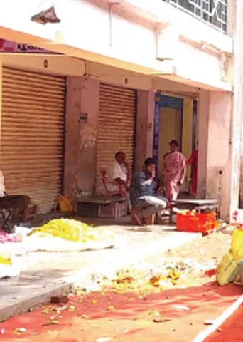 சேலத்தில் "பூ'கம்பம்! மார்க்கெட் ஒதுக்கீட்டில் மோதல்!