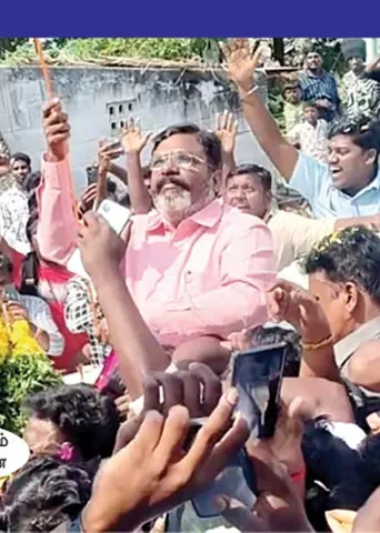 இந்துத்துவா கலெக்டர்! குமுறும் வி.சி.க.வினர்!