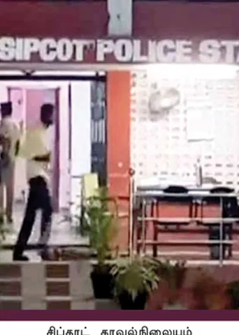 காவல்நிலையம் மீது பெட்ரோல் குண்டுவீச்சு! -ராணிப்பேட்டை பரபரப்பு!