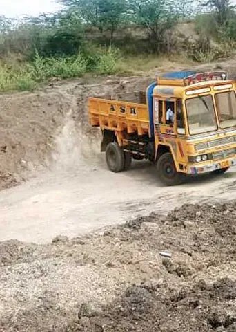 மணல் கொள்ளையரிடம் லஞ்சம்! டைரியில் சிக்கிய அதிகாரிகள்!