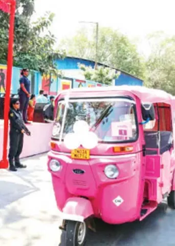 மகளிர் பிங்க் ஆட்டோ திட்டம்
