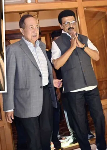 கலைஞர் வழியில் ஸ்டாலின்! மக்கள் பணிக்கிடையே பத்திரிகையாளருடன் ஆலோசனை!