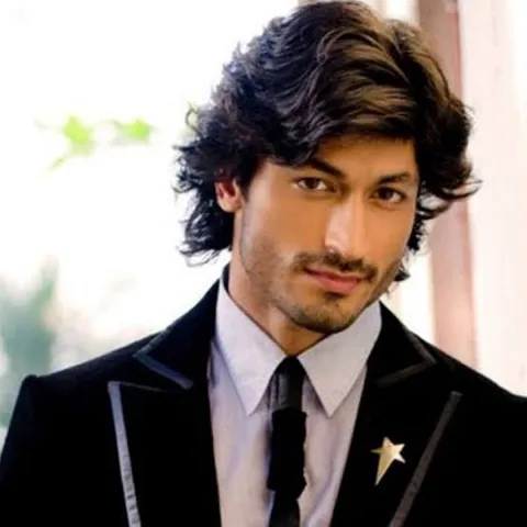 Vidyut Jammwal lauds Kangana Ranaut for raising the standard of action