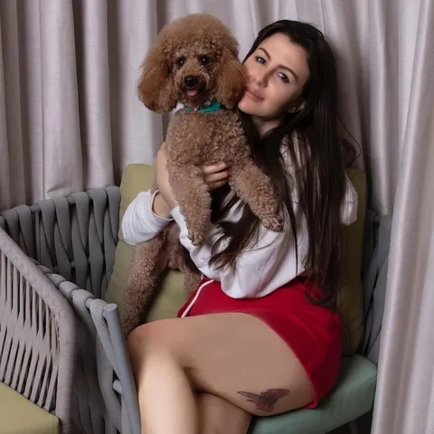Giorgia Andriani's top 5 pictures with her Pet Hugo are the pawfect pictures to steal our attention.