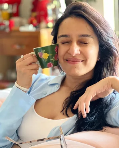 <em>Shraddha Kapoor celebrates the milestone of 75 Million followers on Instagram with 'Chai on Cheek'</em>