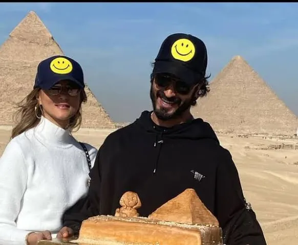 Vidyut Jamwal celebrate his birthday with fiancee Nandita Mahtabi in Egypt!