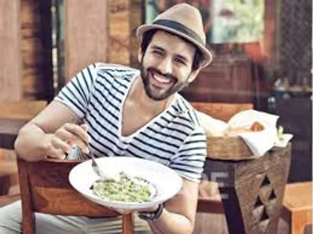 Fan edits make Kartik Aaryan wonder the amount of food he consumes !