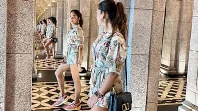Shahid Kapoor asks Mira Rajput ‘aawaz aa rahi hai?’ as she says hello with new picture!