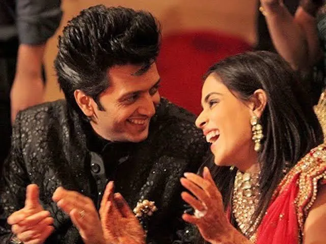 Riteish & Genelia Deshmukh’s fun Twitter banter has got netizens in a frenzy!