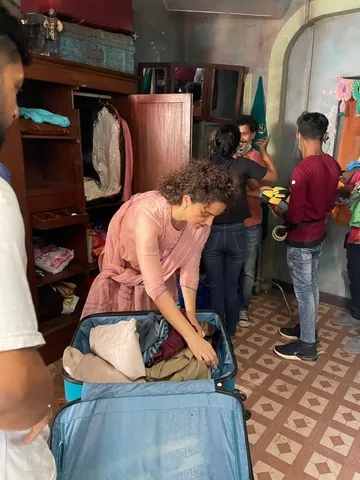 Kangana Ranaut on the sets of Tiku weds Sheru , says " Most gratifying Is to be a worker on the set !