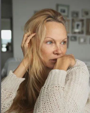 Pamela Anderson finds it hard to watch herself on the big screen