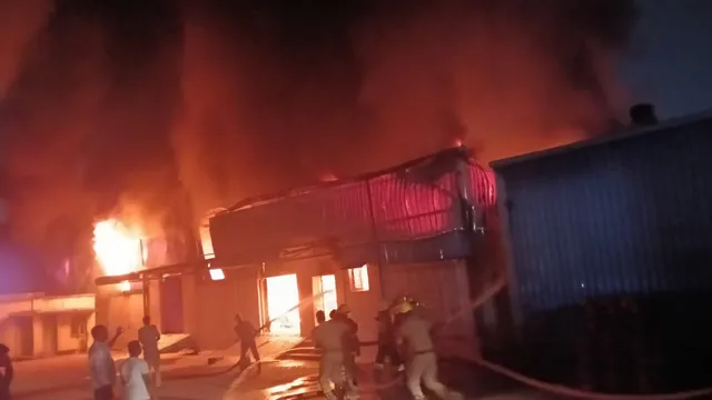 Major fire engulfs electronic items godown in heart of Bhubaneswar
