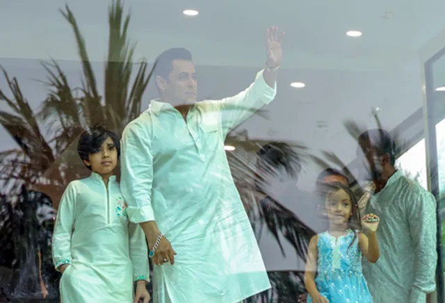Salman Khan greets fans on Eid, this time from behind the bulletproof glass