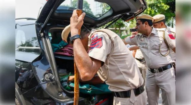 Pickpockets steal phone, use fake UPI ID to divert ₹7.2 lakh for pilgrimage; held