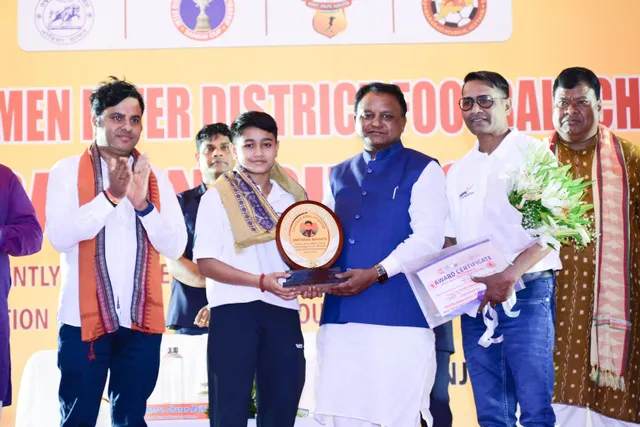 Odisha CM felicitates Jindal Sports Hostel athlete Sweta Rani for Bronze at Asian Wushu Championship