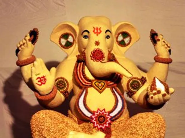 MUMBAI GLITTERS AS IT WELCOMES GANAPATI BAPPA