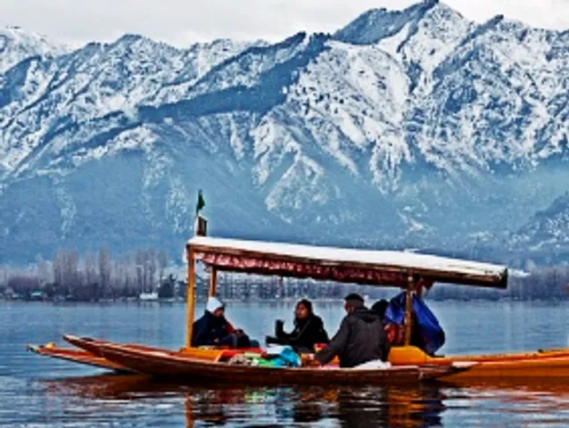 Hundreds of Kashmiri Pandits throng Kheer Bhawani temple