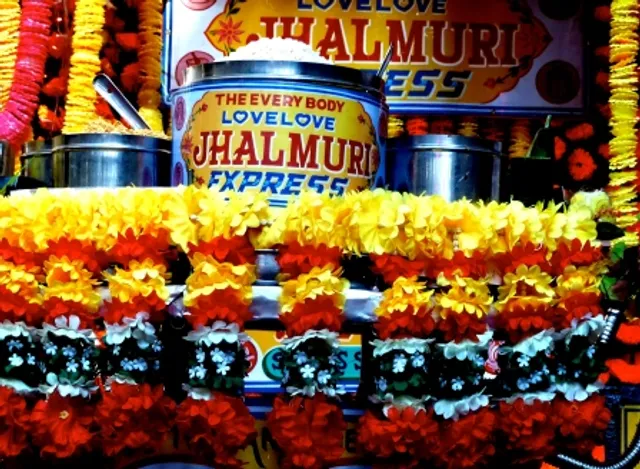 OMG! 'Jhal Mudhi' woos taste buds in London!