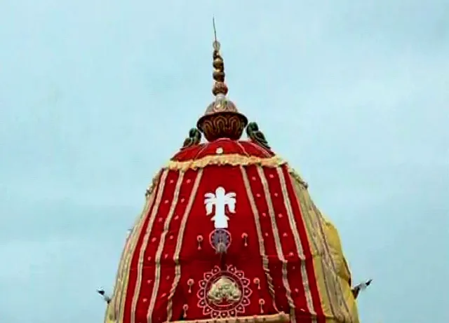 Flag atop Nandighosha chariot snaps in Odisha’s Puri