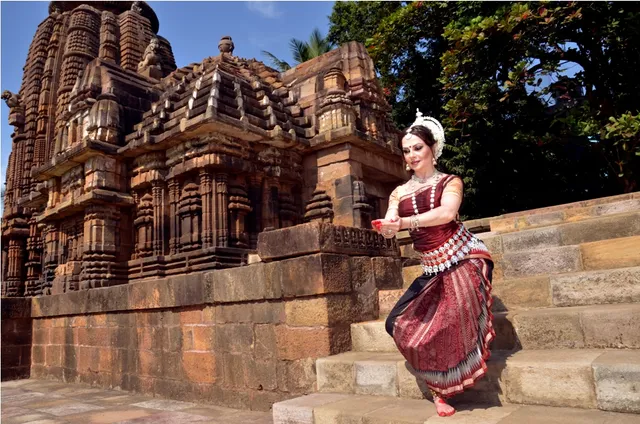 Meet the American in love with graceful Mahari style of Odissi