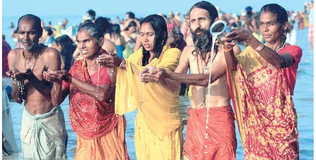Prayers, holy dips mark Makar Sankranti in Odisha