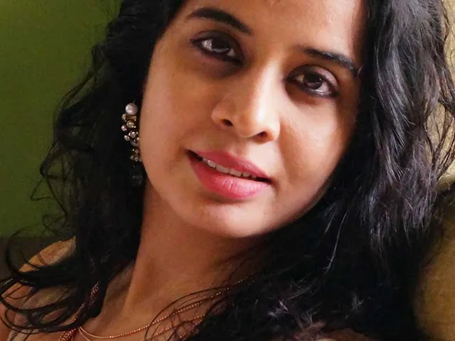 Mumbai-based poetess Rochelle Potkar smells rain, earth, river in Odia literature