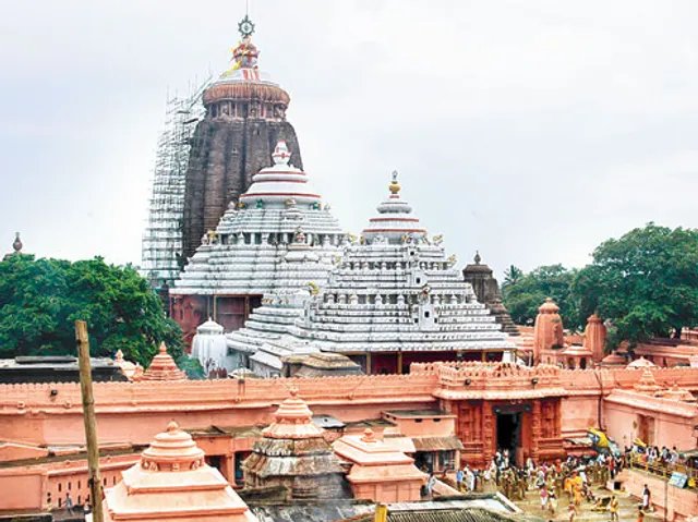 Odisha:  Puri Jagannath temple admin bows to protestors, says no queue for local devotees
