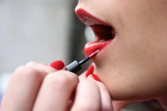 Odisha: Know where you go wrong with lip makeup