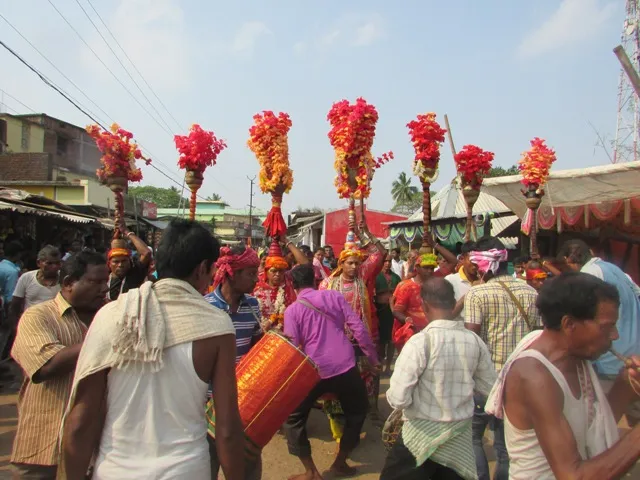 Lakhs of devotees throng Odisha's Kakatpur for Jhamu Jatra