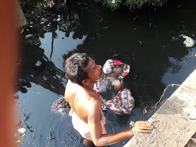 Body wrapped in sheets found in nullah in Odisha town; murder suspected