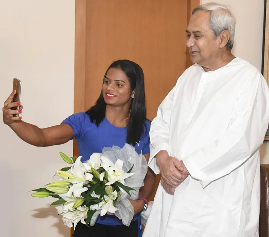 Odisha CM showers praise on Dutee, poses for selfie. Here’s why