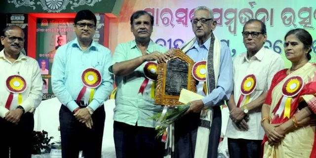 Noted Odia poet Ramakanta Rath receives Atibadi Jagannath Das Samman