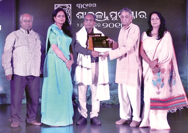 Odisha: Poet Satrughna Pandav honoured with Sarala award