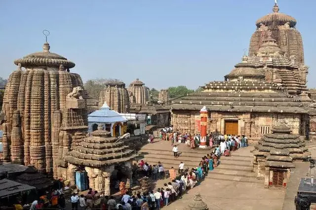 'Lingaraj Temple in Odisha capital develops cracks'