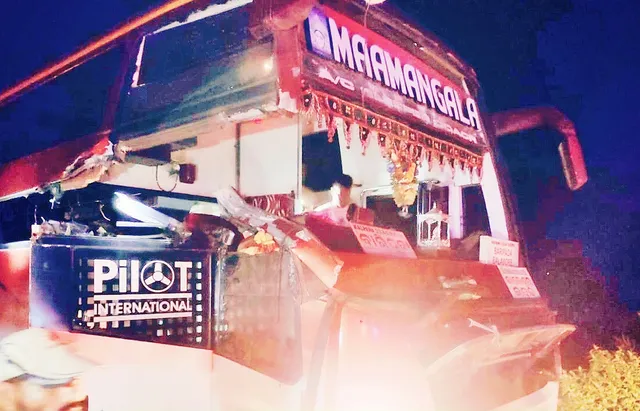 At least 4 killed after bus-truck collision in Odisha