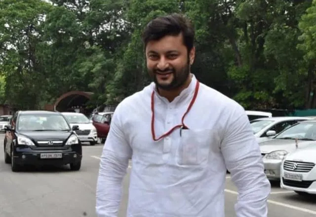 Goons hurl abuse at Odisha MP Anubhav Mohanty