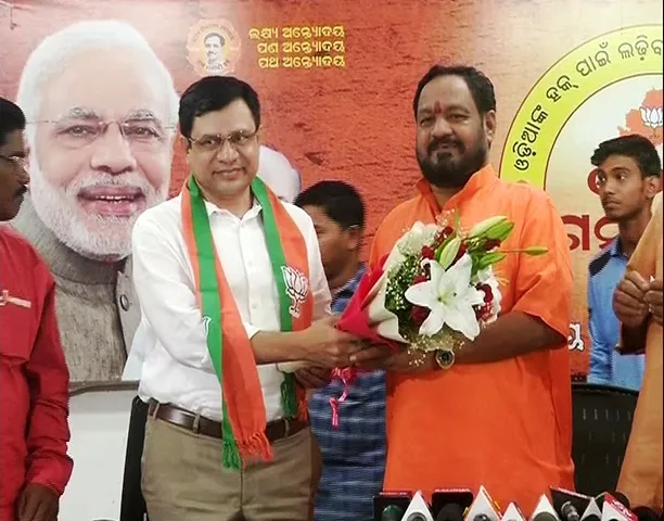 Odisha: Rajya Sabha nominee Ashwini Baishnab joins BJP