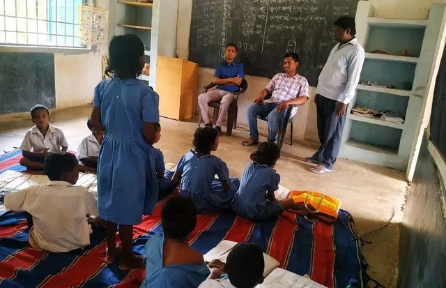 Odisha: Sambalpur Collector turns teacher for school students