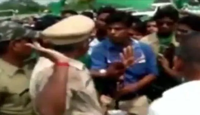 Odisha: Kendrapara SP apologises for manhandling journalist