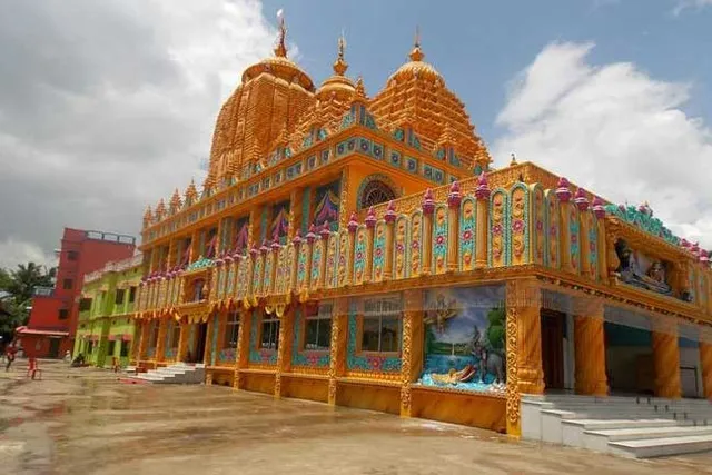 ED puts up notice at Sarathi’s ashram restricting entry of devotees