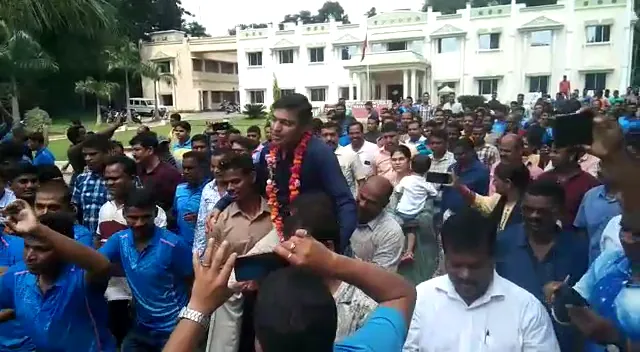 Watch: Odisha SP being given emotional farewell