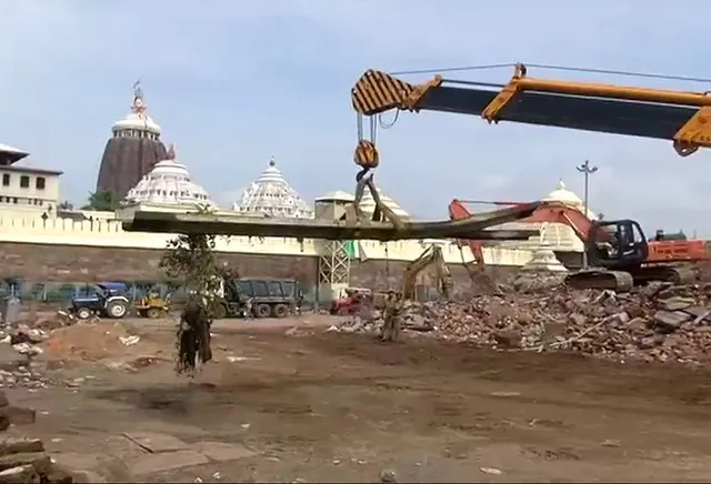 Puri eviction: Razing of another mutt begins