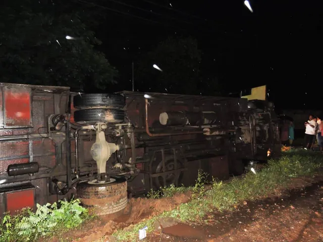 Berhampur-bound bus overturns in Sundergarh; 15 injured  