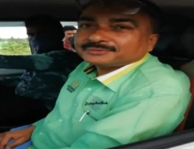 Watch video: Addl RTO defies traffic rule in Odisha's Ganjam