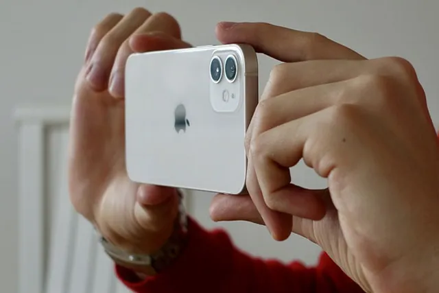 iPhone camera performance could degrade by motorcycle engine vibrations, warns Apple