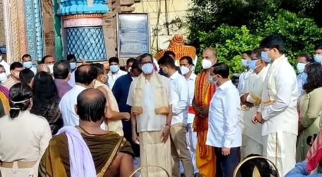Chief Justice NV Ramana offers prayers at Puri Jagannath Temple
