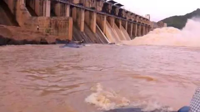 Odisha: Fisherman killed while exploding dynamite for fishing in Rengali dam
