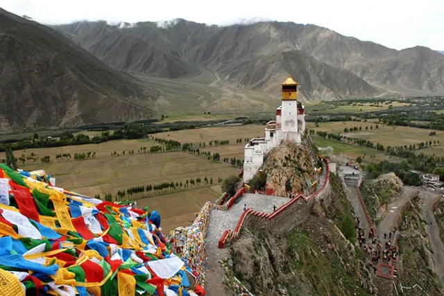 Tibet to build three waste-free cities